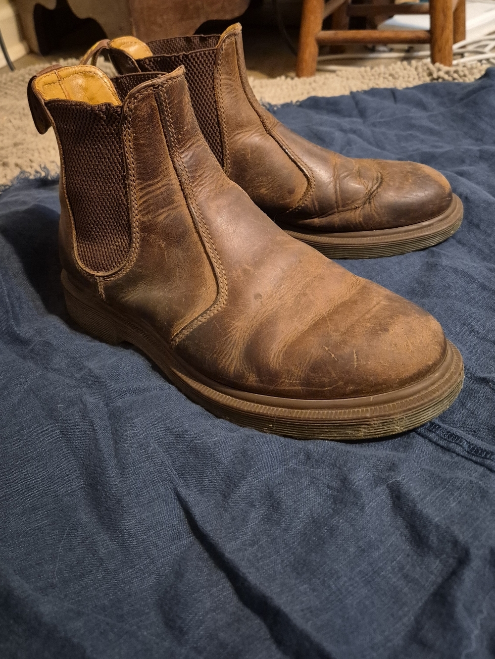 Dr. Martens 2976 Chelsea boots in Crazy Horse leather